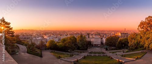 Obraz na płótnie A colorful, panoramic cityscape at sunrise taken from Montmartre Hill, Paris, France w salonie