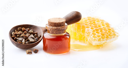 Obraz na plátně Propolis granule with honeycomb and  propolis tincture on white background