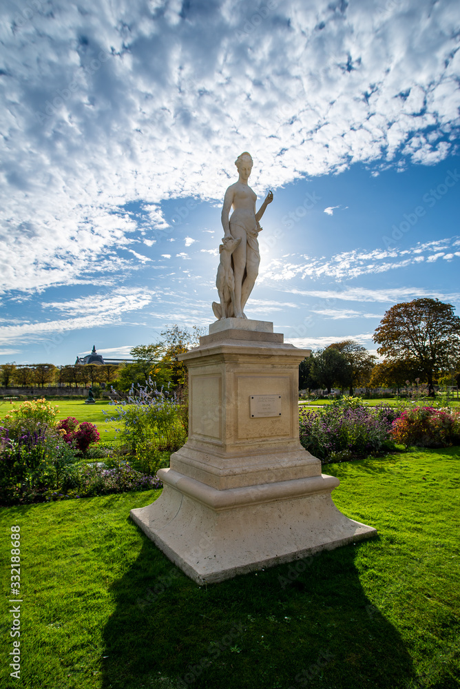 Obraz premium Statue in a French garden