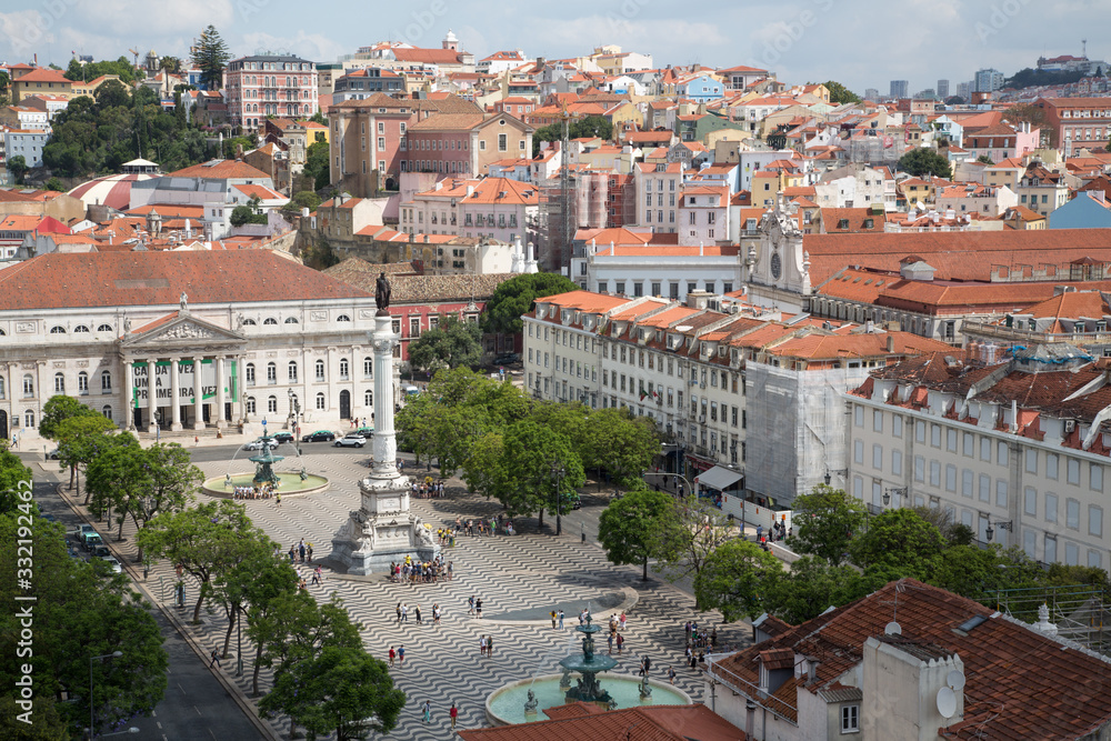 Lissabon, Portugal: Blick auf den Platz Rossio (Praça dom Pedro IV) und das Nationaltheater