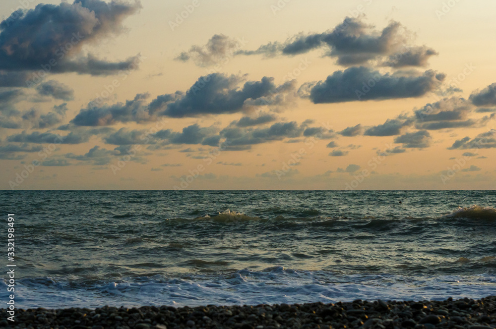 Obraz premium Amazing sea sunset, the sun, waves, clouds