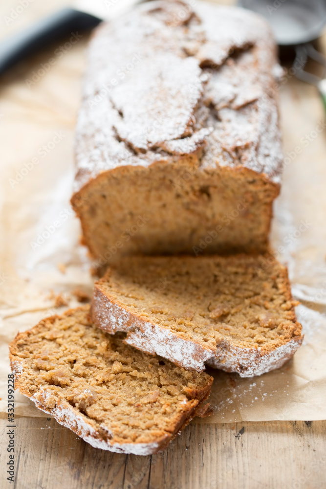 Banana bread with peanut butter and icing sugar Banana bread with peanut butter and icing sugar