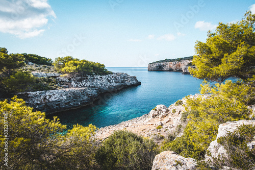 Playas de Menorca en islas baleares mar mediterraneo y azul turquesa
