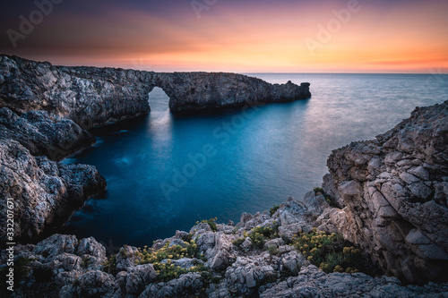 Obraz na płótnie Pont d'en Gil en menorca al atardecer islas baleares mar mediterraneo