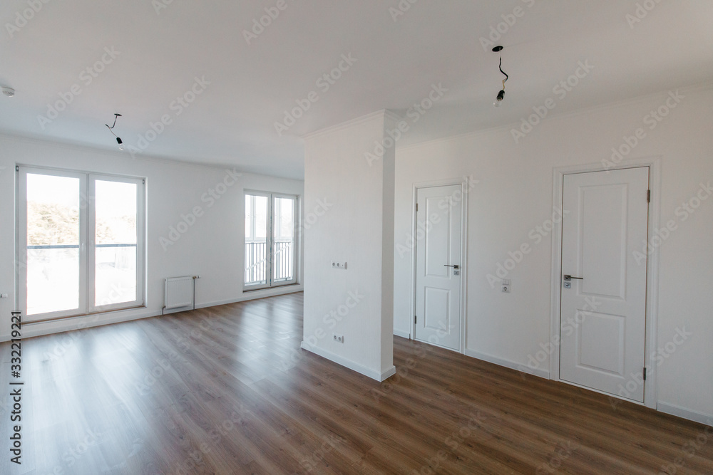 Obraz premium bright new unfurnished apartment with clean interior