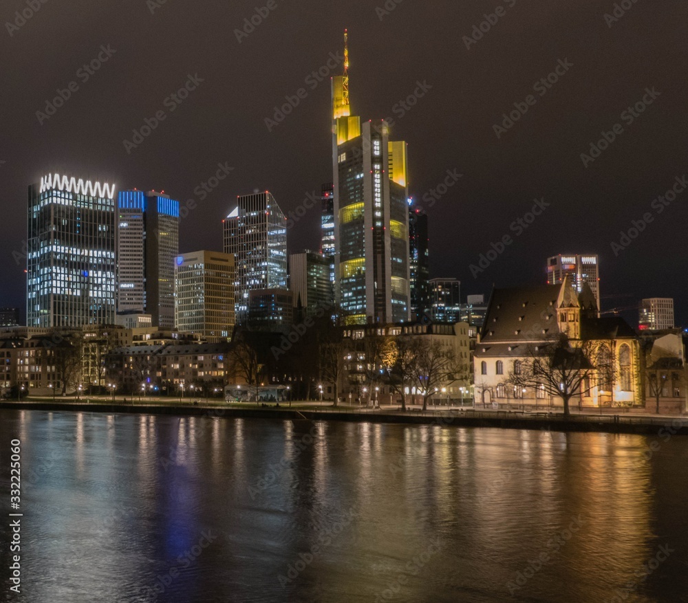 Frankfurt Skyline nachts 