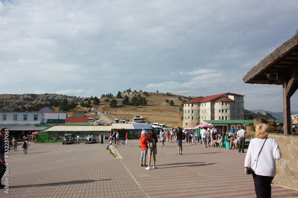 Obraz premium people walking on the beach