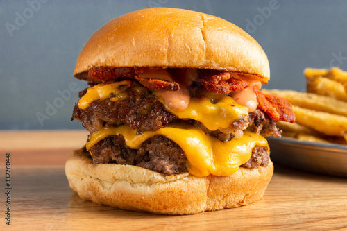 hamburguesa doble con cheddar