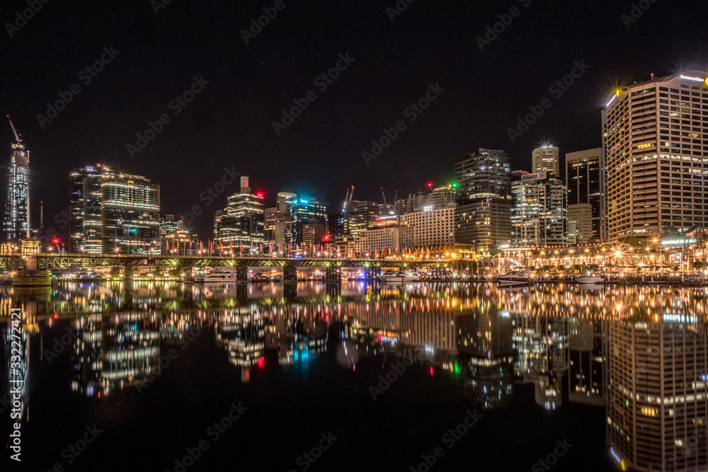 Naklejka premium sydney city at night with reflections