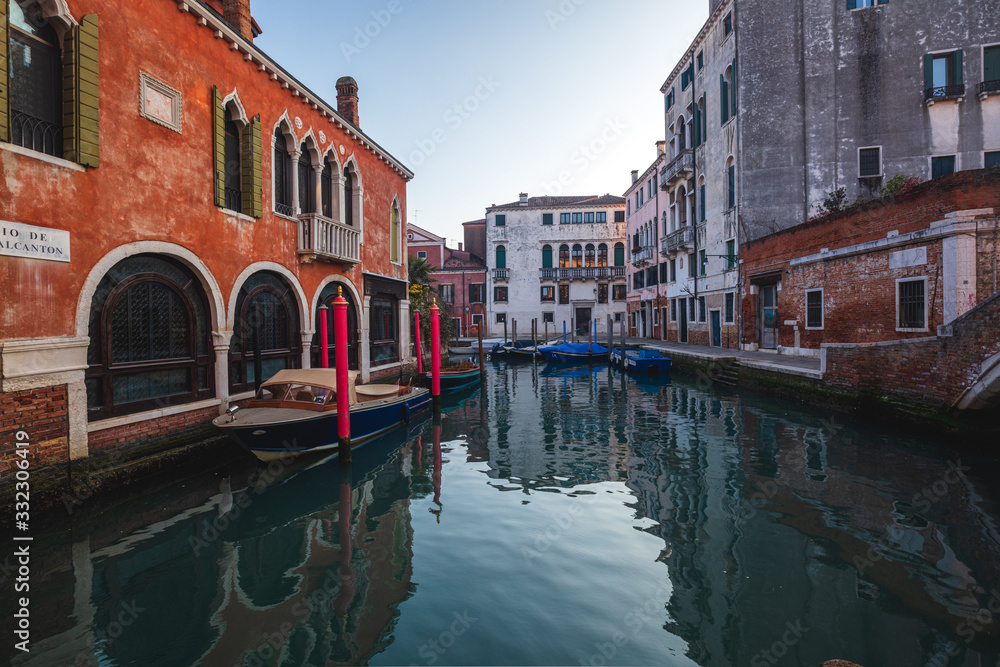 Obraz premium Beautiful street in Venice, Italy