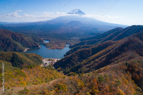 紅葉の精進湖と富士山空撮 © akira1201