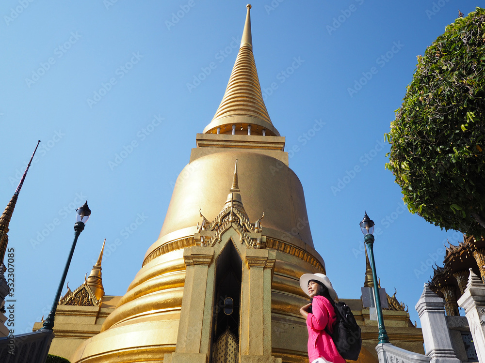 Fototapeta premium The Asian woman tourist at The Temple of the Emerald Buddha or Wat Phra Kaew , Thailand.