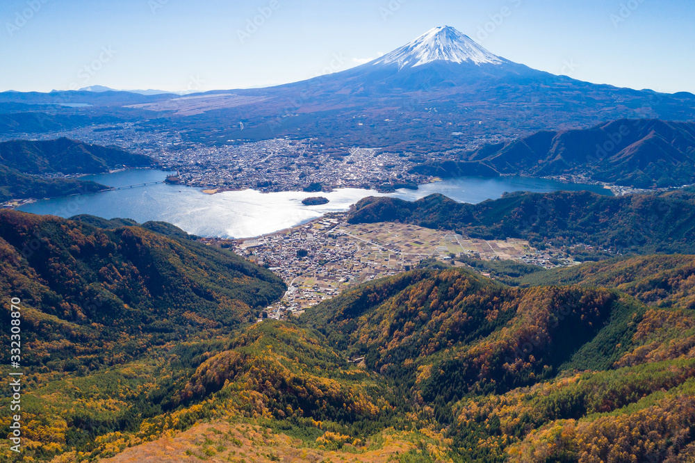 紅葉の河口湖と富士山空撮
