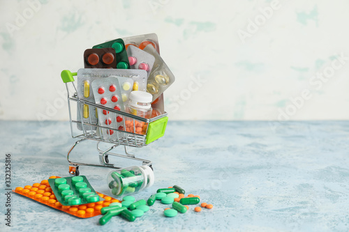Small shopping cart with pi...