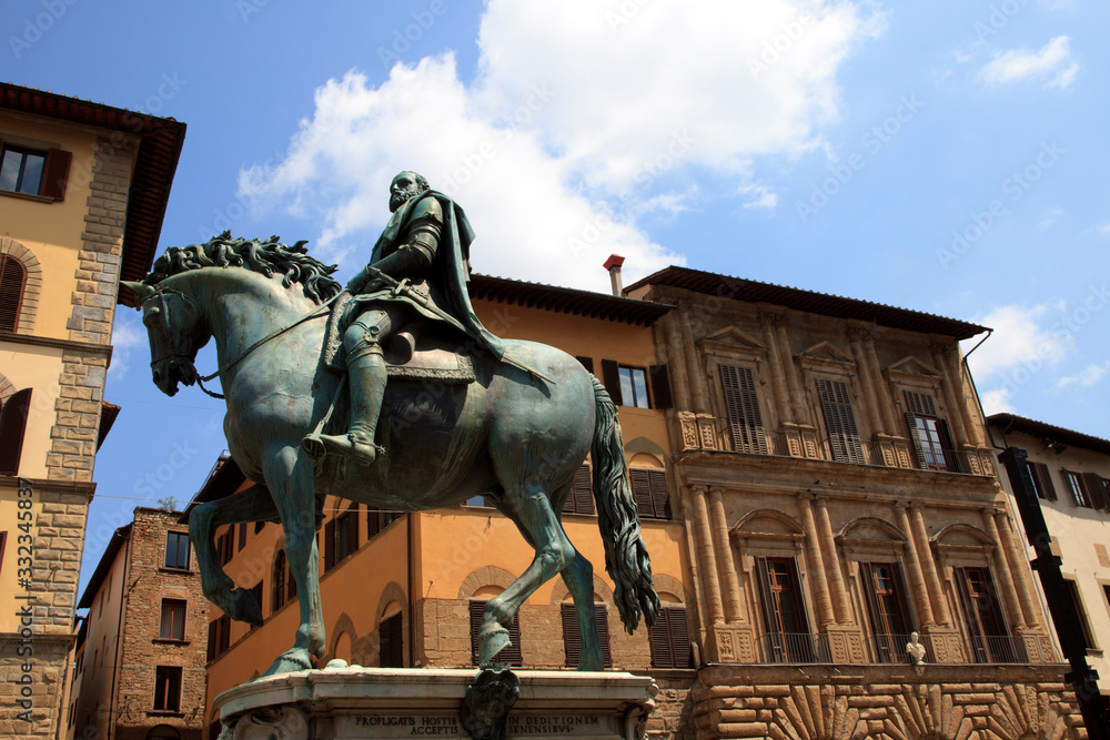 Obraz premium Firenze, Italy - April 21, 2017: Equestrian statue of Cosimo by Giambologna in the Piazza della Signoria, Florence, Firenze, Tuscany, Italy