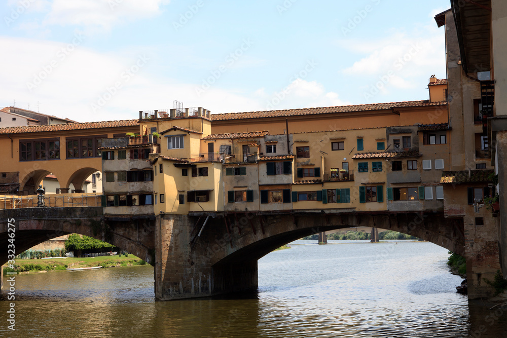 Obraz premium Firenze, Italy - April 21, 2017: Ponte Vecchio and Arno River in Florence, Firenze, Tuscany, Italy