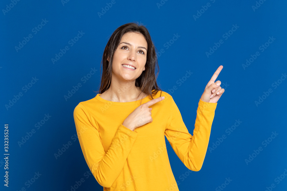 Brunette girl wearing a yellow T-shirt