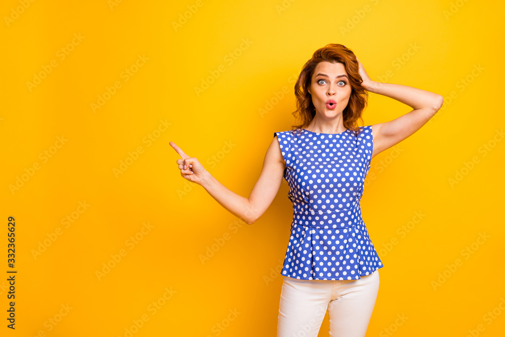 Portrait of her she nice attractive pretty lovely amazed glad cheerful cheery wavy-haired girl demonstrating ad gift present solution isolated on bright vivid shine vibrant yellow color background Portrait of her she nice attractive pretty lovely amazed glad cheerful cheery wavy-haired girl demonstrating ad gift present solution isolated on bright vivid shine vibrant yellow color background