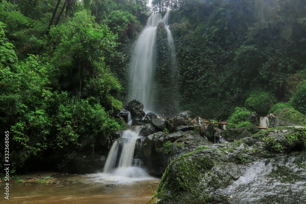 Obraz premium Panorama of natural beauty of a waterfall