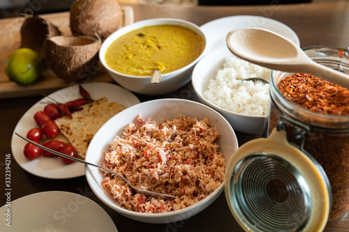 Foto Lankijskie jedzenie, dal, pol sambol, roti, rice