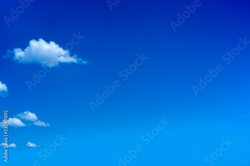 羊雲が浮かぶ青空 背景用素材stock Photo Adobe Stock 羊雲が浮かぶ青空 背景用素材stock Photo Adobe Stock