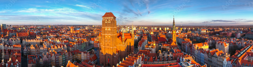 Obraz Aerial view of the St. Mary's Basilica in Gdansk at sunset, Poland