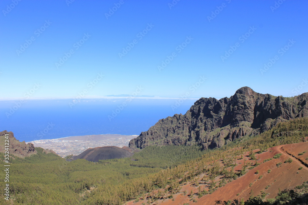 Blick vom Teide Hochplateau ins Tiefland