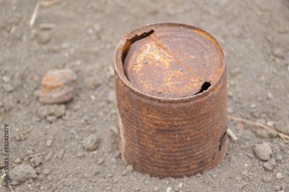Fototapeta premium rusty can on the ground