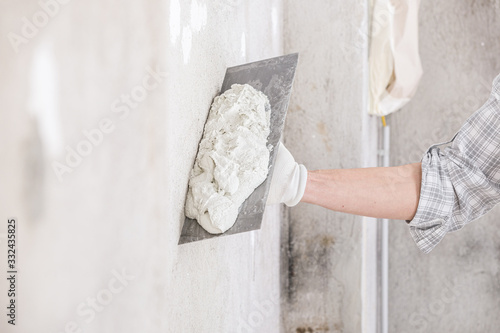 Фотография New plaster for wall loaded onto finishing trowel