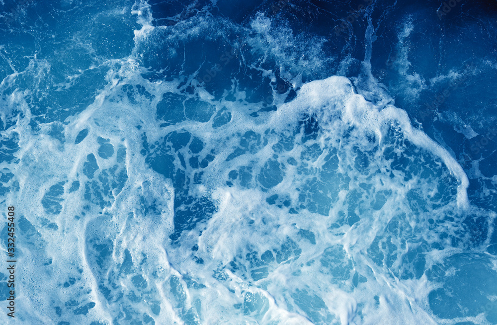 Obraz premium Aerial view to ocean waves.