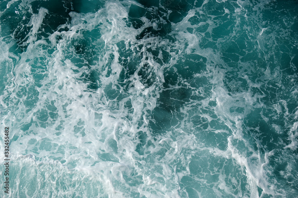 Obraz premium Aerial view to ocean waves.