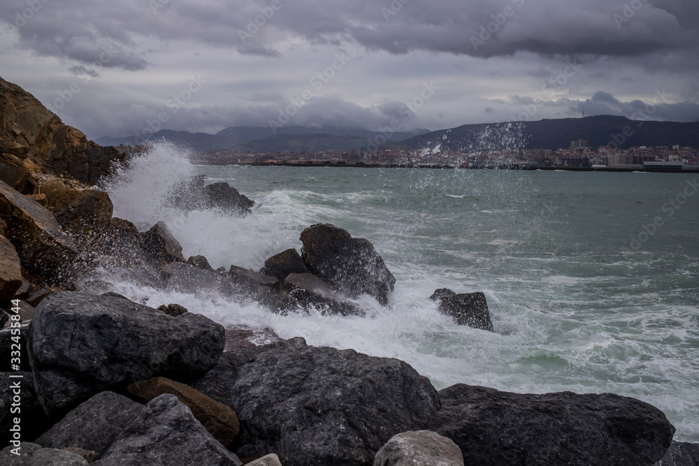 Einfahrt zum Hafen von Bilbao bei Algorta