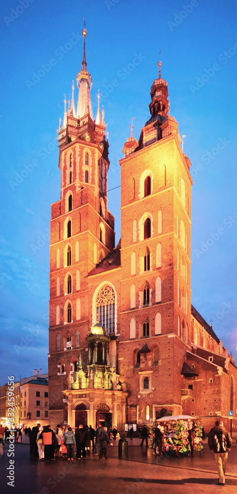 Naklejka premium Basilica of St Mary at Main Market Square Poland evening