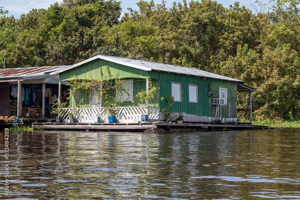 Obraz premium floating house in the amazon river
