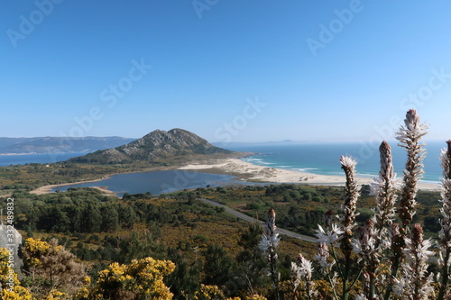 Monte, laguna y playa