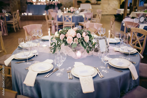Quadro su tela Beautifully decorated wedding table