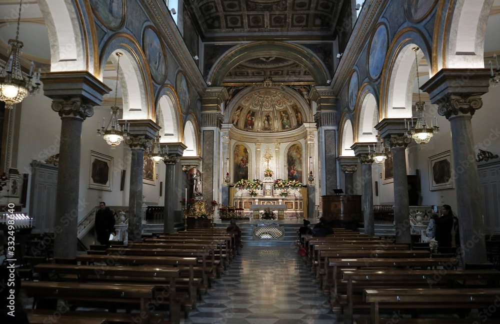 Sorrento - Navata centrale della Basilica di Sant'Antonino