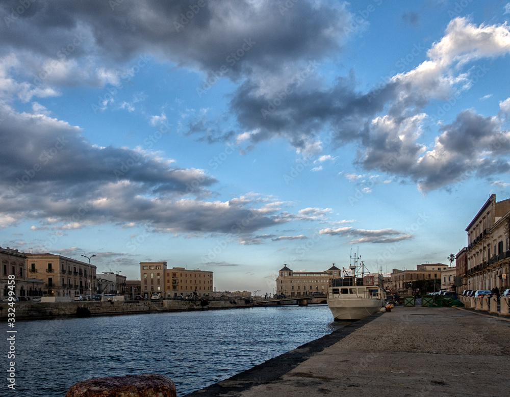 Obraz premium Siracusa cityscape. View to Historical Buildings. Sicily, Italy.