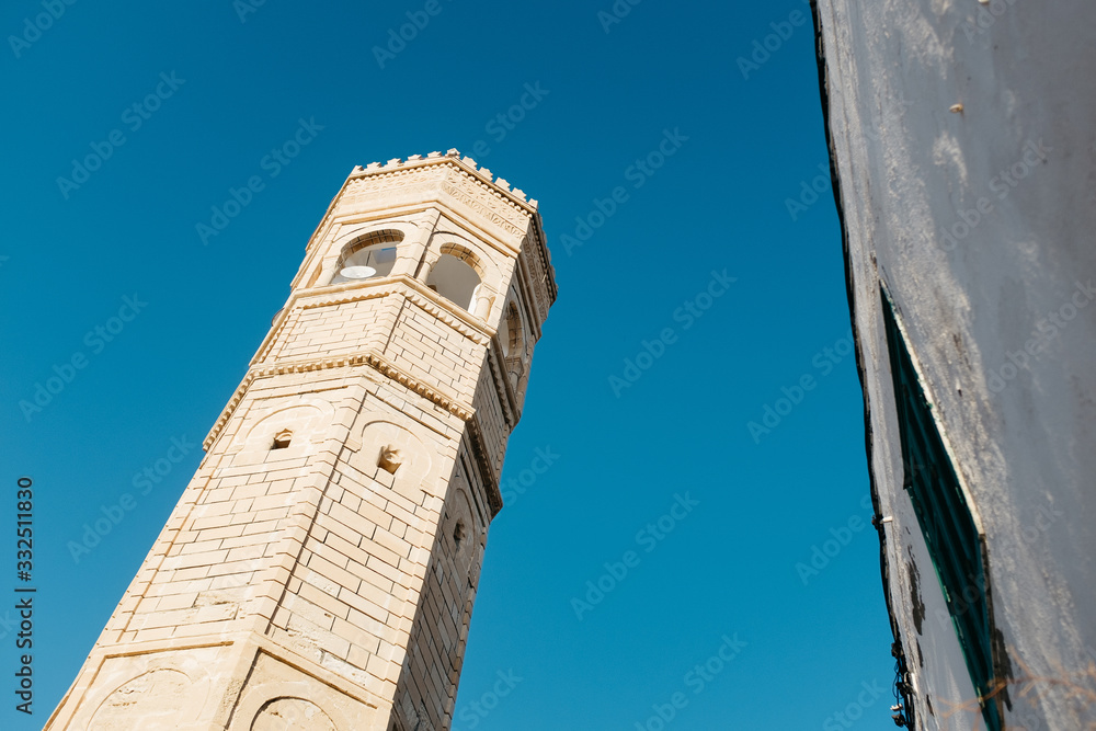 Fototapeta premium Minaret od mosque in Tunisia