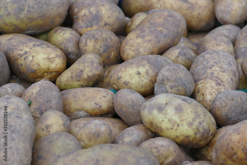 Kartoffeln mit ungewaschener Schale Kartoffeln mit ungewaschener Schale