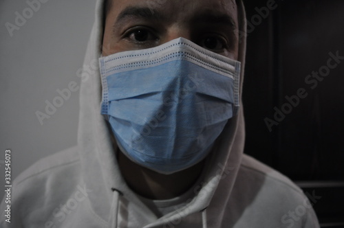 tapabocas, higiene, coronavirus, virus, enfermedad, pandemia, cuarentena, protección, joven con tapabocas, hombre con tapabocas, ocio,  covid19, covid 19