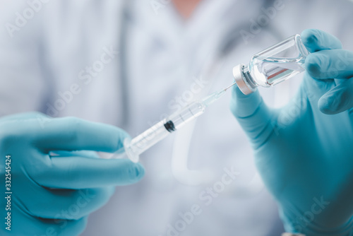 Foto Concept fight against virus covid-19 corona virus, doctor or scientist in laboratory holding a syringe with liquid vaccines for children or older adults,Concept:diseases,medical care,science