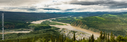 Cuadro en lienzo Panorama view Dawson City in northern Canada, Yukon Territory