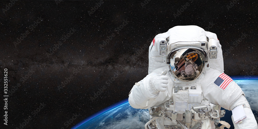 Acrylglas douchewanden met Astronaut op ruimtemissie met maan aarde op de achtergrond. Elementen van deze afbeelding geleverd door NASA. Nikkel-Art.nl