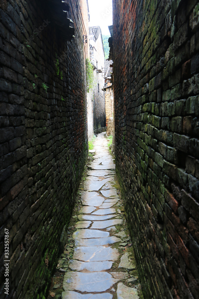 Long alleys in the Chinese countryside