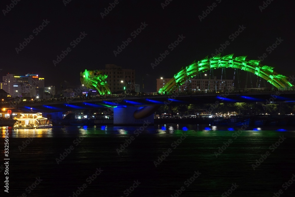 Obraz premium famous dragon bridge in da nang
