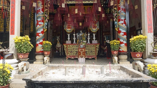 traditional chinese temple in hoi an © chriss73