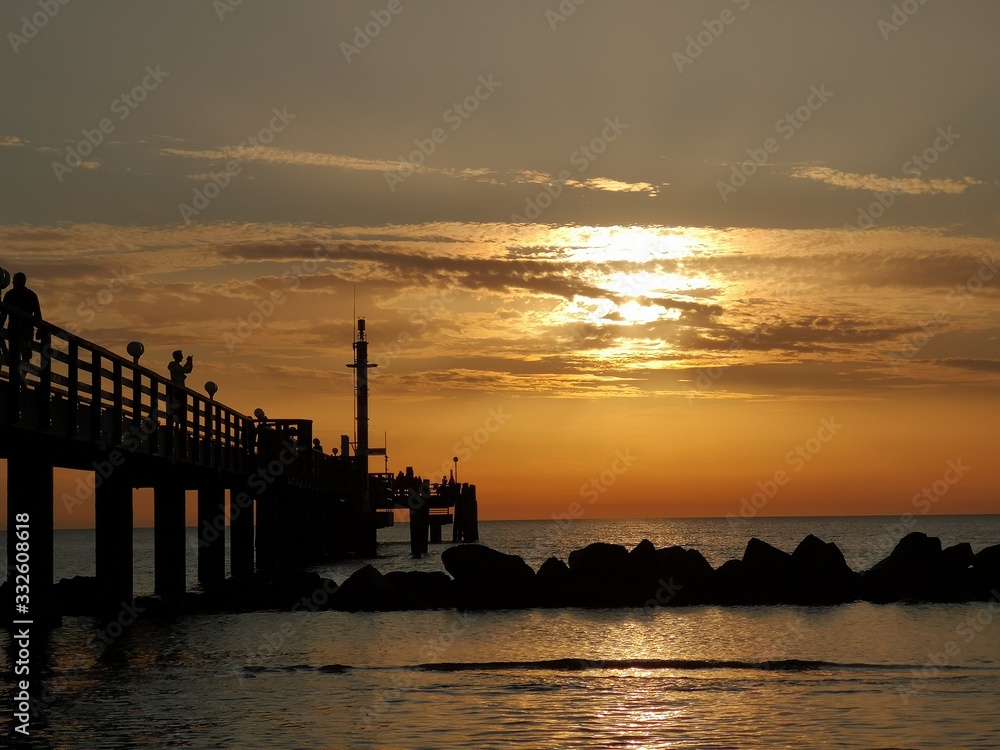 Obraz premium sunset at beach