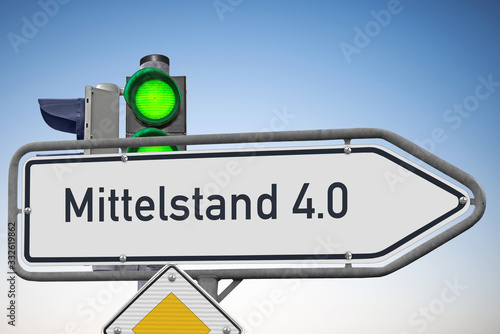 Wegweiser, Mittelstand 4.0, Signal auf Grün photo