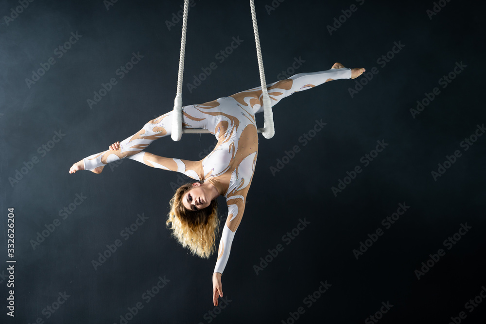 Ταπετσαρία A young girl performs the acrobatic elements in the air trapeze